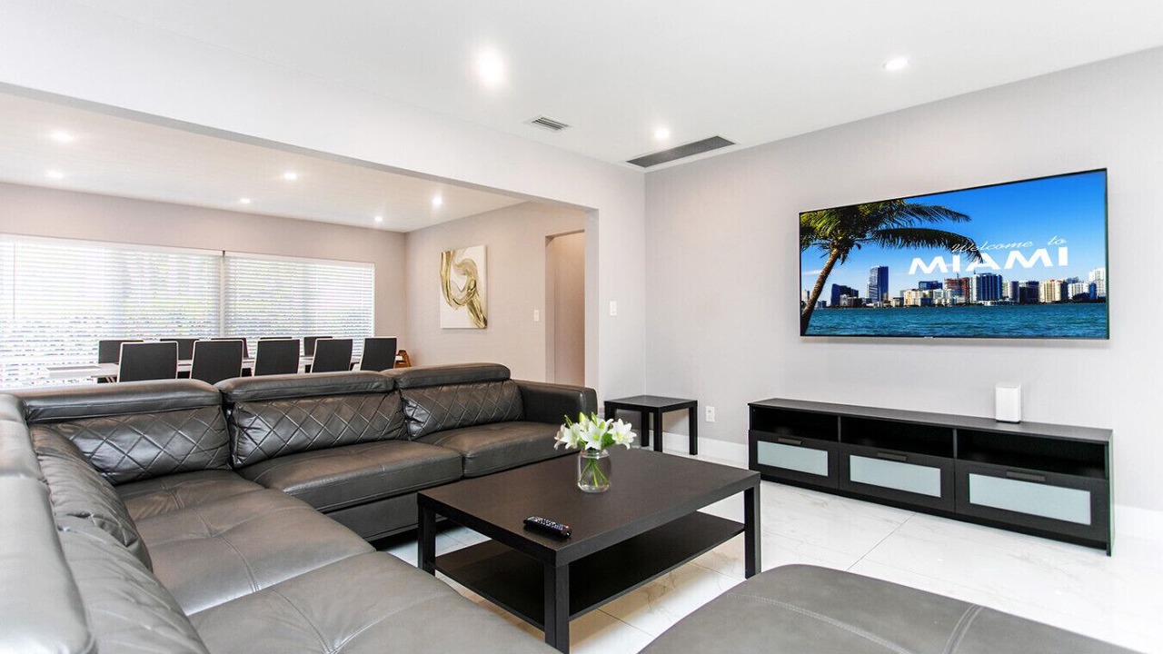 Photo of Livingroom in Hollywood Lakes