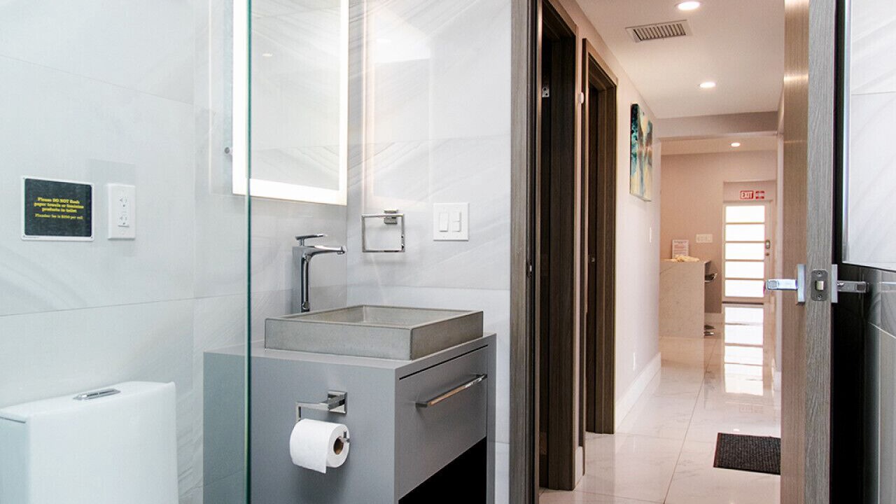 Photo of Bathroom in Hollywood Lakes