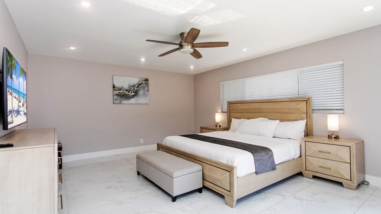Photo of Bedroom in Hollywood Lakes