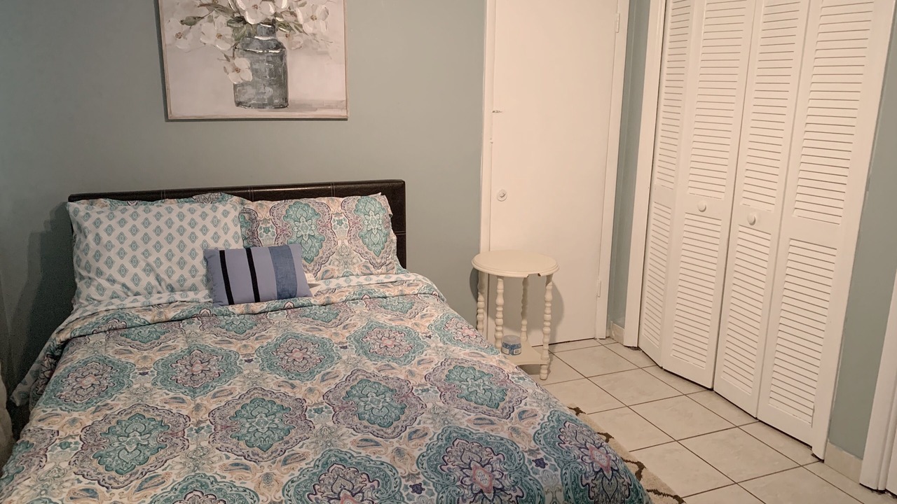 Photo of Bedroom in North Central Hollywood