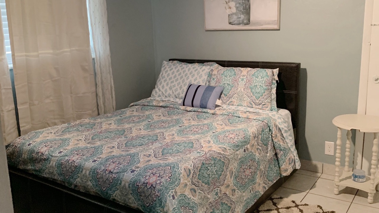 Photo of Bedroom in North Central Hollywood
