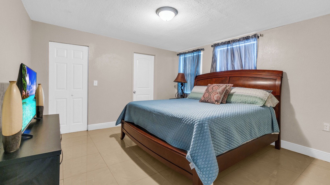 Photo of Bedroom in Lauderdale Lakes