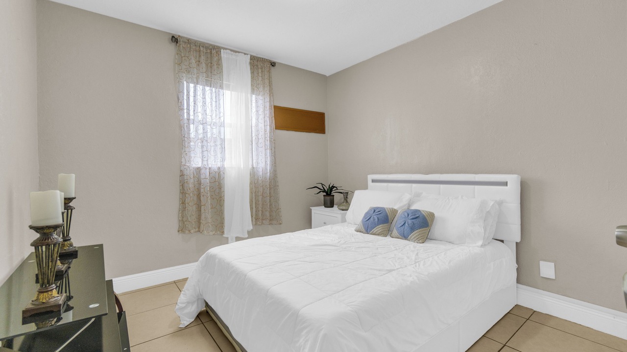Photo of Bedroom in Lauderdale Lakes