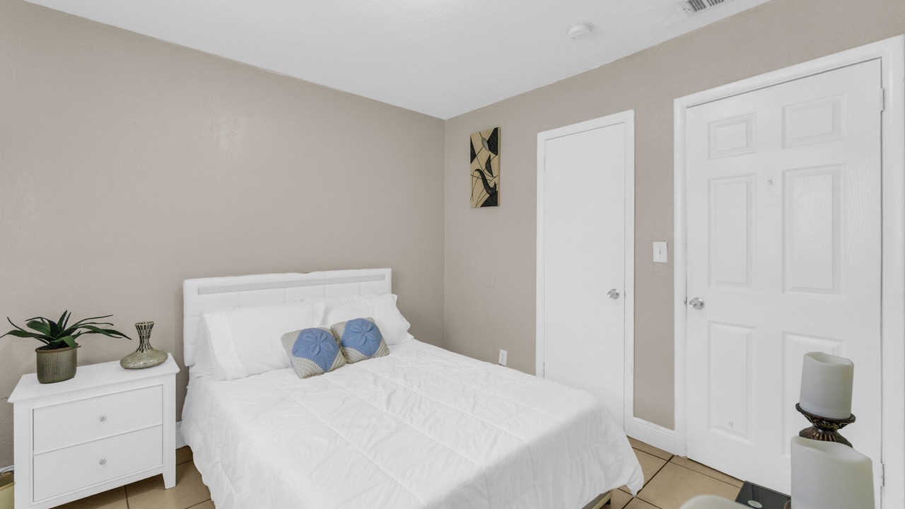 Photo of Bedroom in Lauderdale Lakes