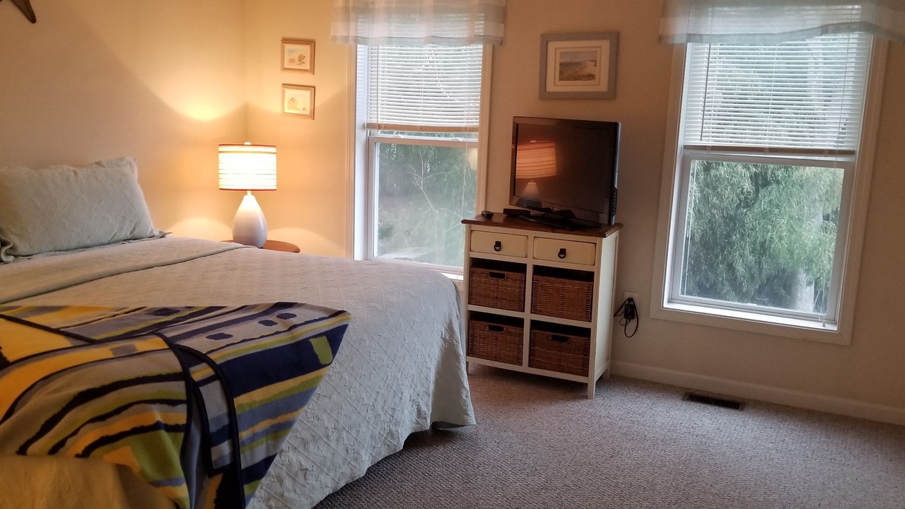Photo of Bedroom in Calvert Beach-Long Beach