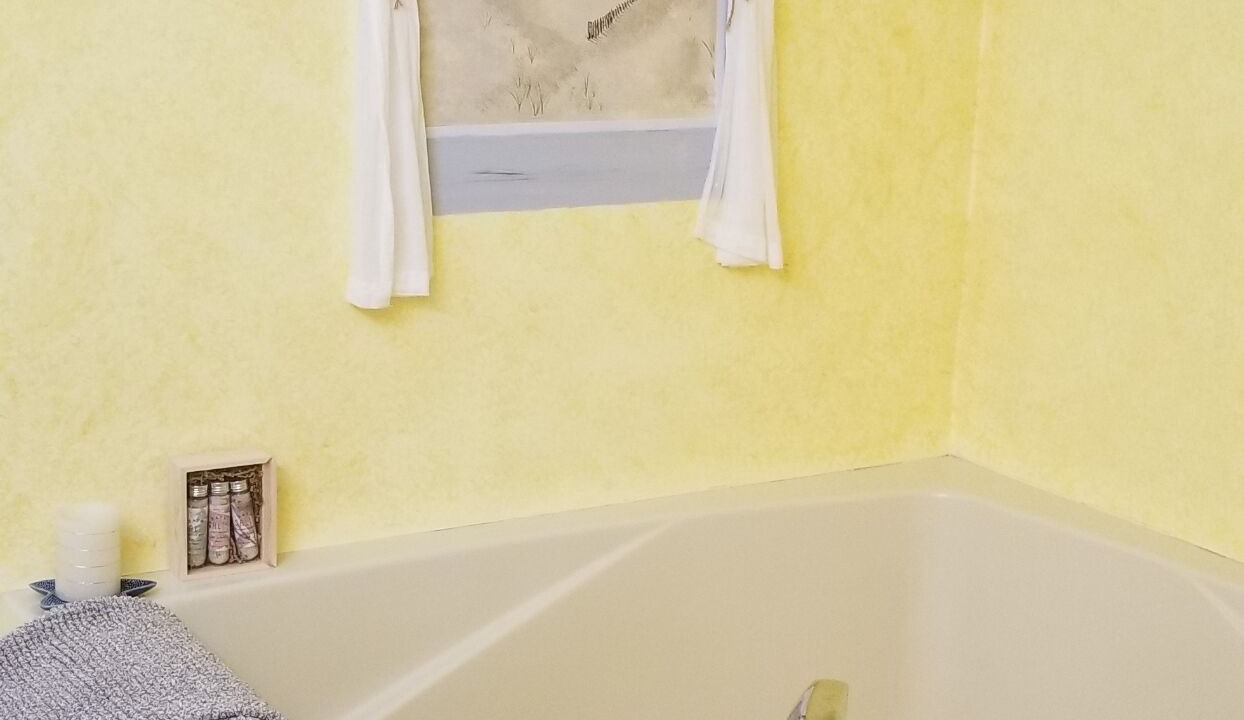 Photo of Bathroom in Calvert Beach-Long Beach