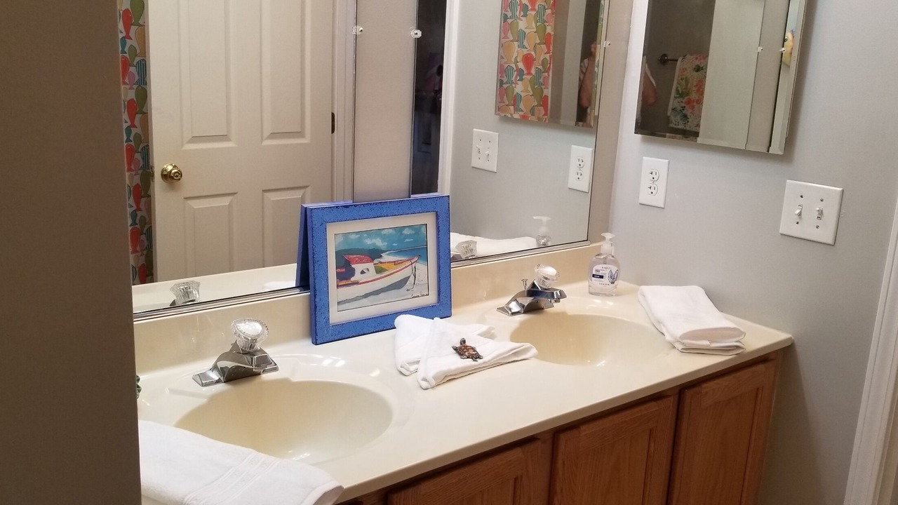 Photo of Bathroom in Calvert Beach-Long Beach
