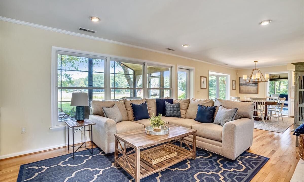 Photo of Livingroom in Unionville
