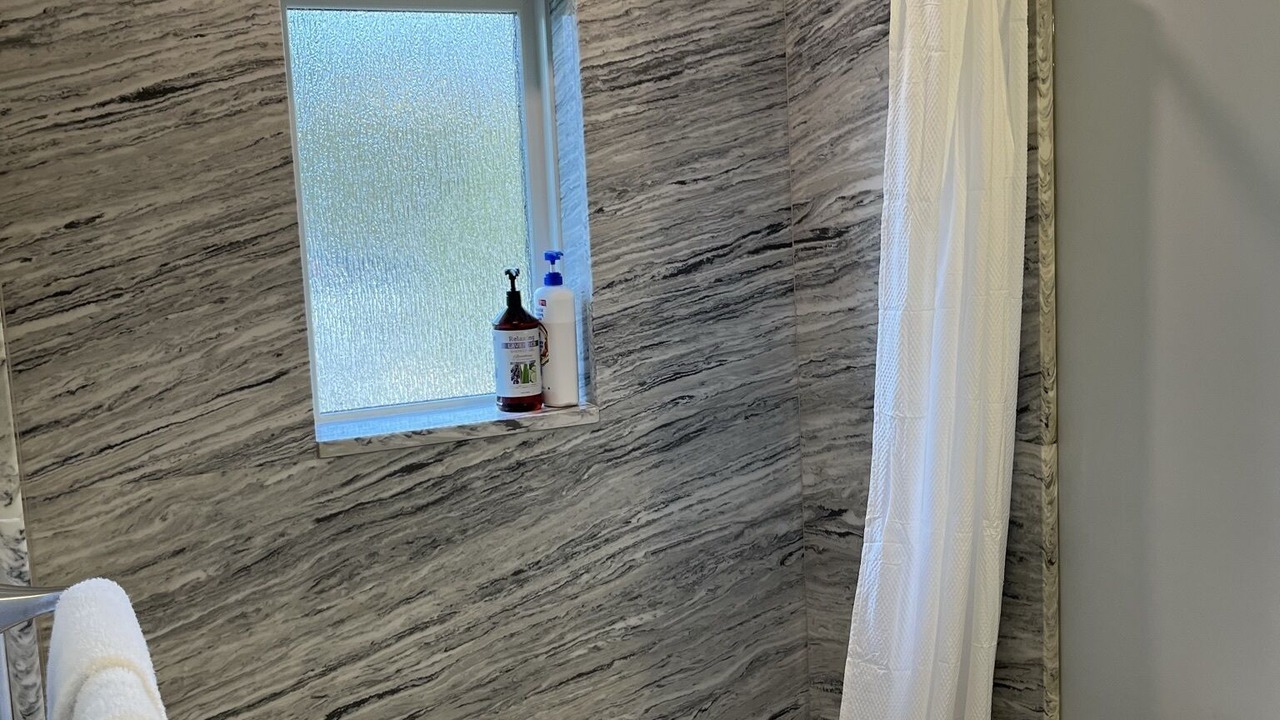 Photo of Bathroom in Valley Lee