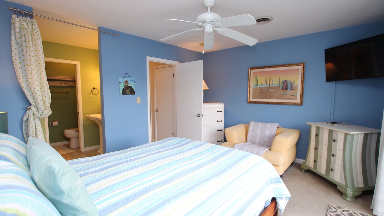 Photo of Bedroom in Country Club Estates