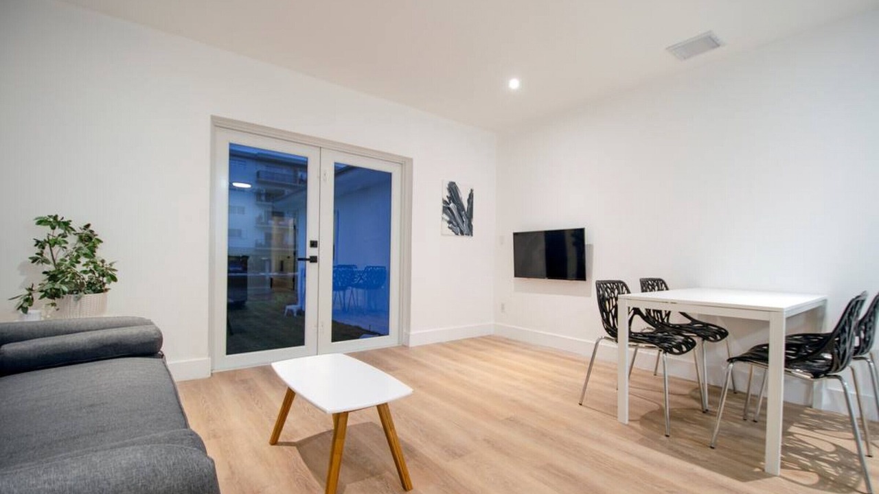Photo of Livingroom in Eastern Shores
