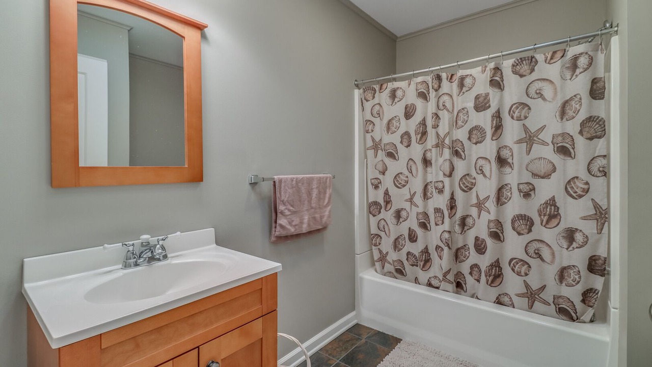Photo of Bathroom in Country Club Estates