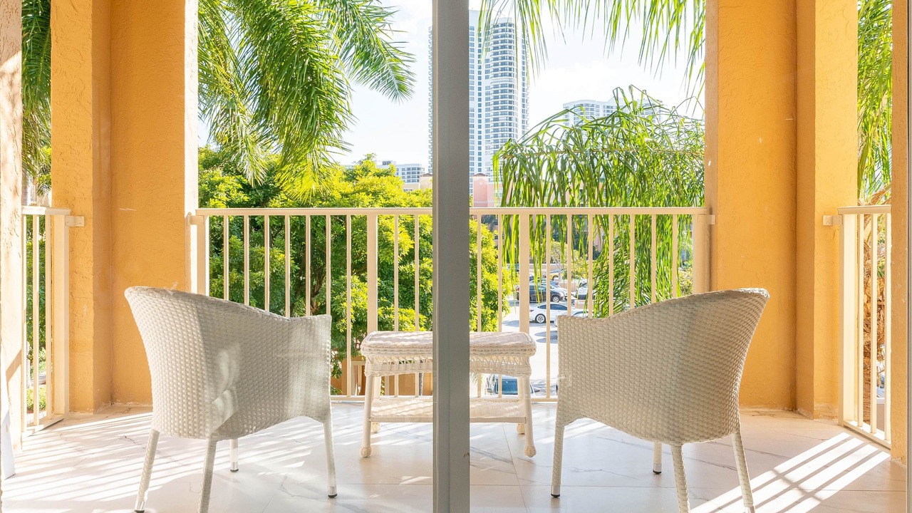 Photo of Others in Aventura