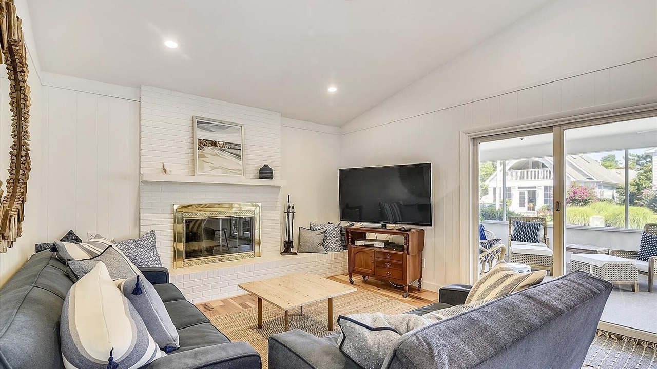 Photo of Livingroom in Country Club Estates