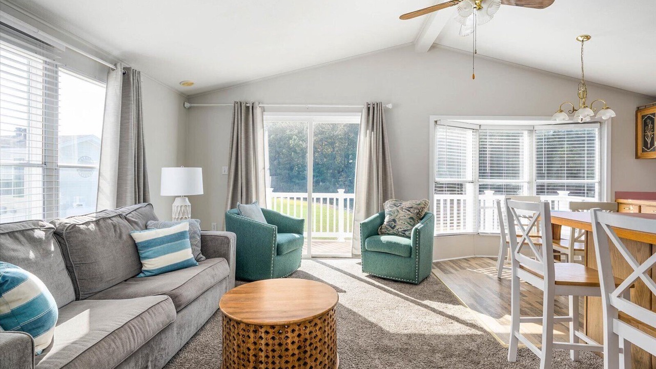 Photo of Livingroom in Assateague Pointe