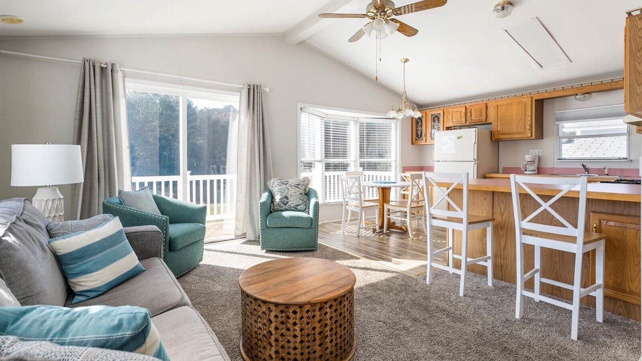 Photo of Livingroom in Assateague Pointe