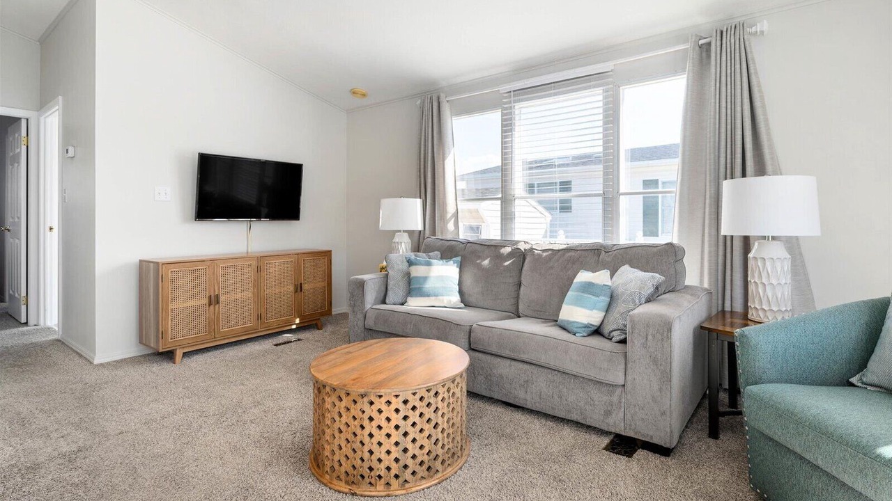 Photo of Livingroom in Assateague Pointe