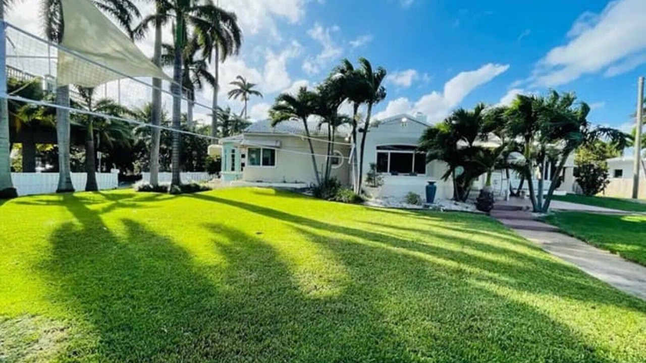 Photo of Outdoor in Hollywood Lakes
