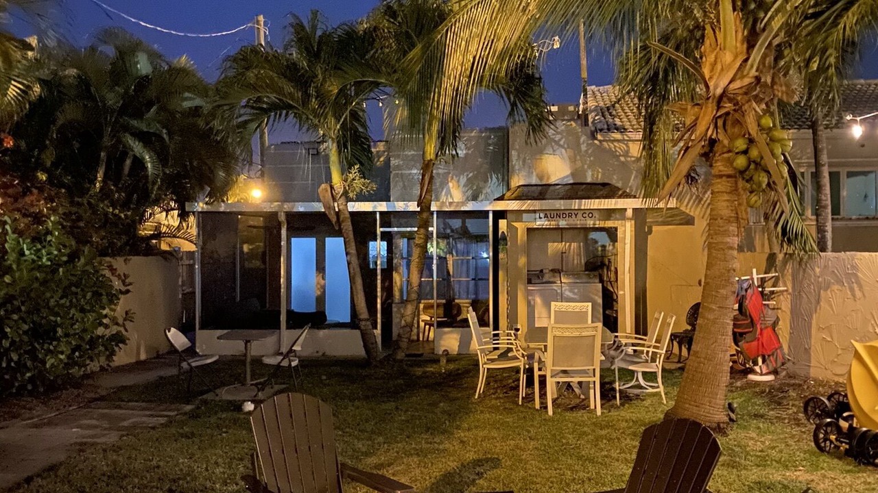 Photo of Outdoor in Hollywood Lakes