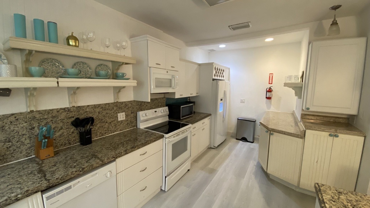 Photo of Kitchen in Hollywood Lakes
