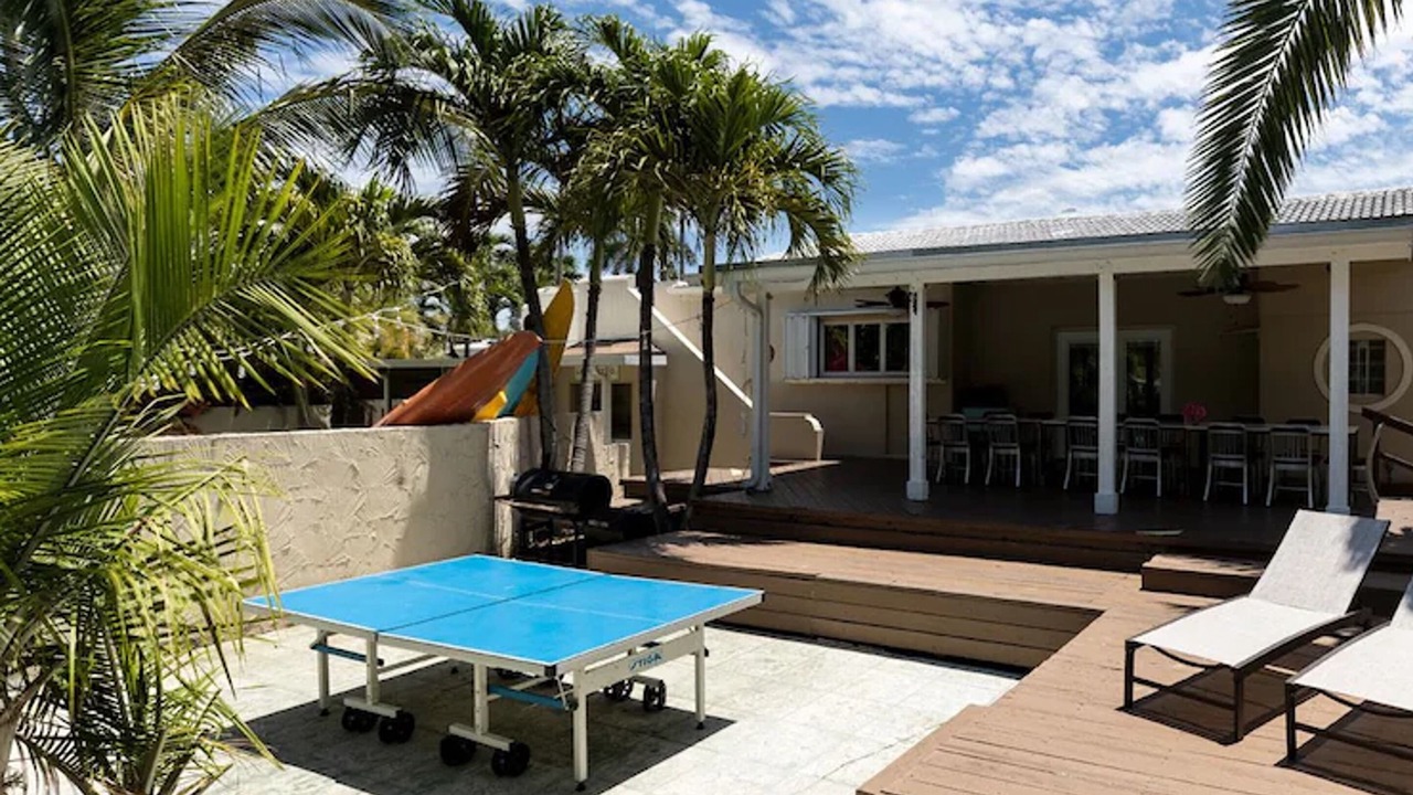 Photo of Outdoor in Hollywood Lakes