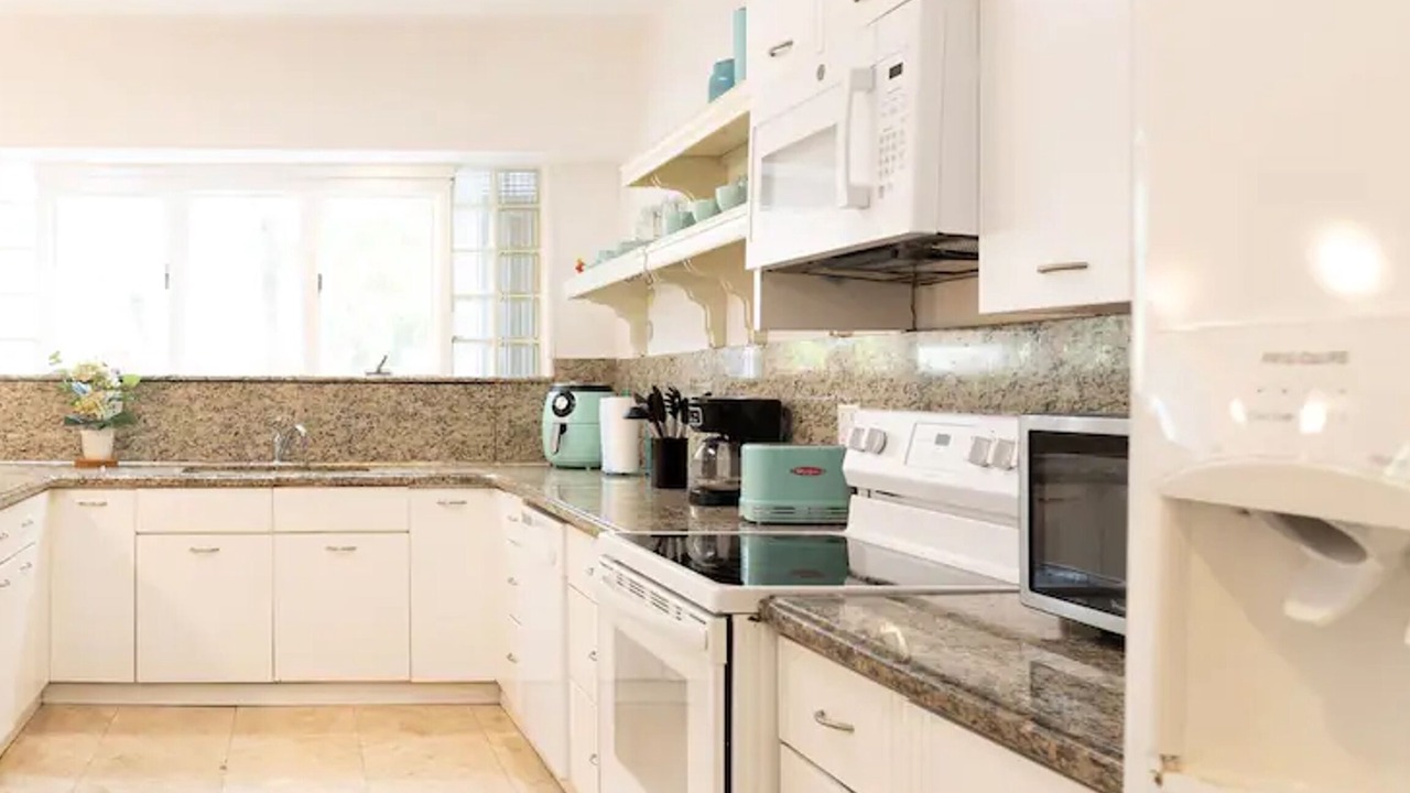 Photo of Kitchen in Hollywood Lakes