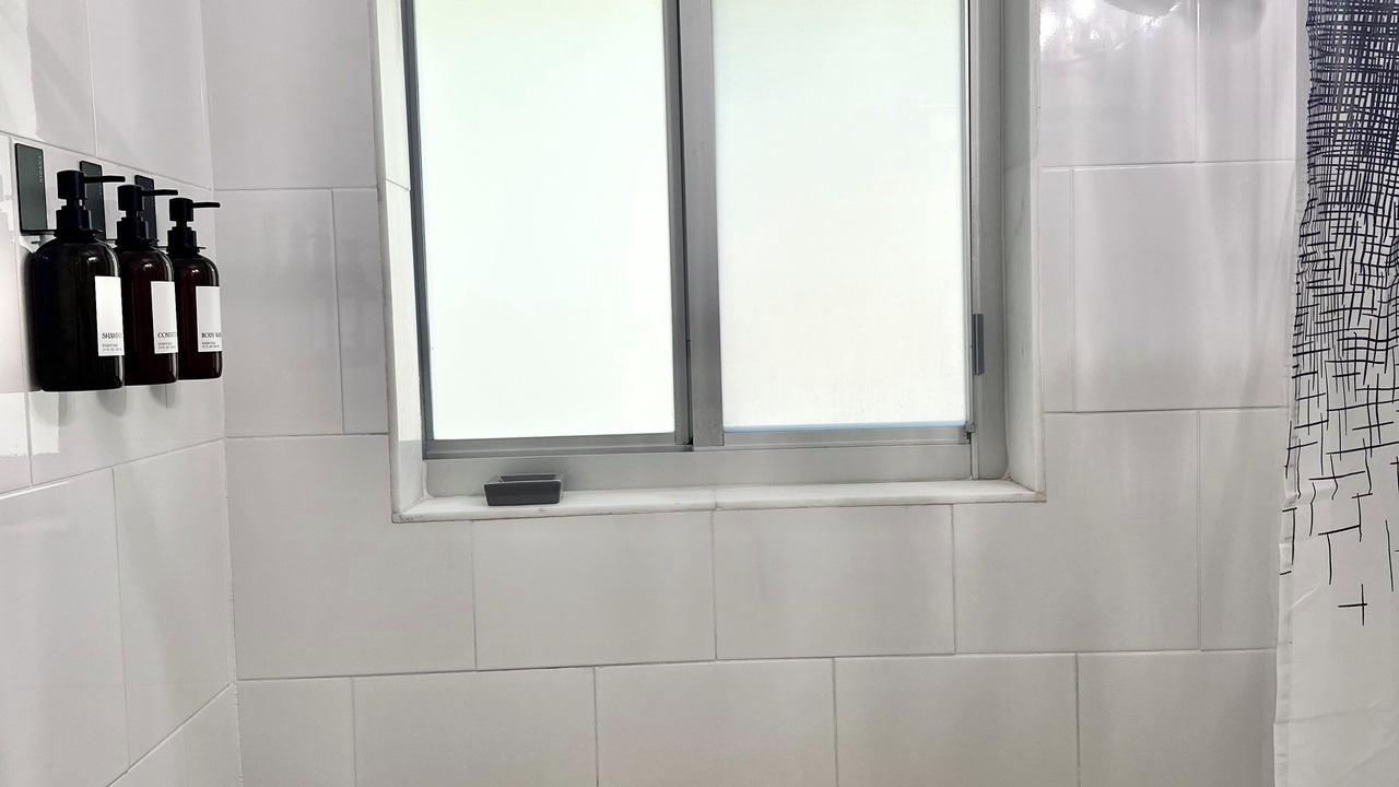 Photo of Bathroom in Central Oakland Park