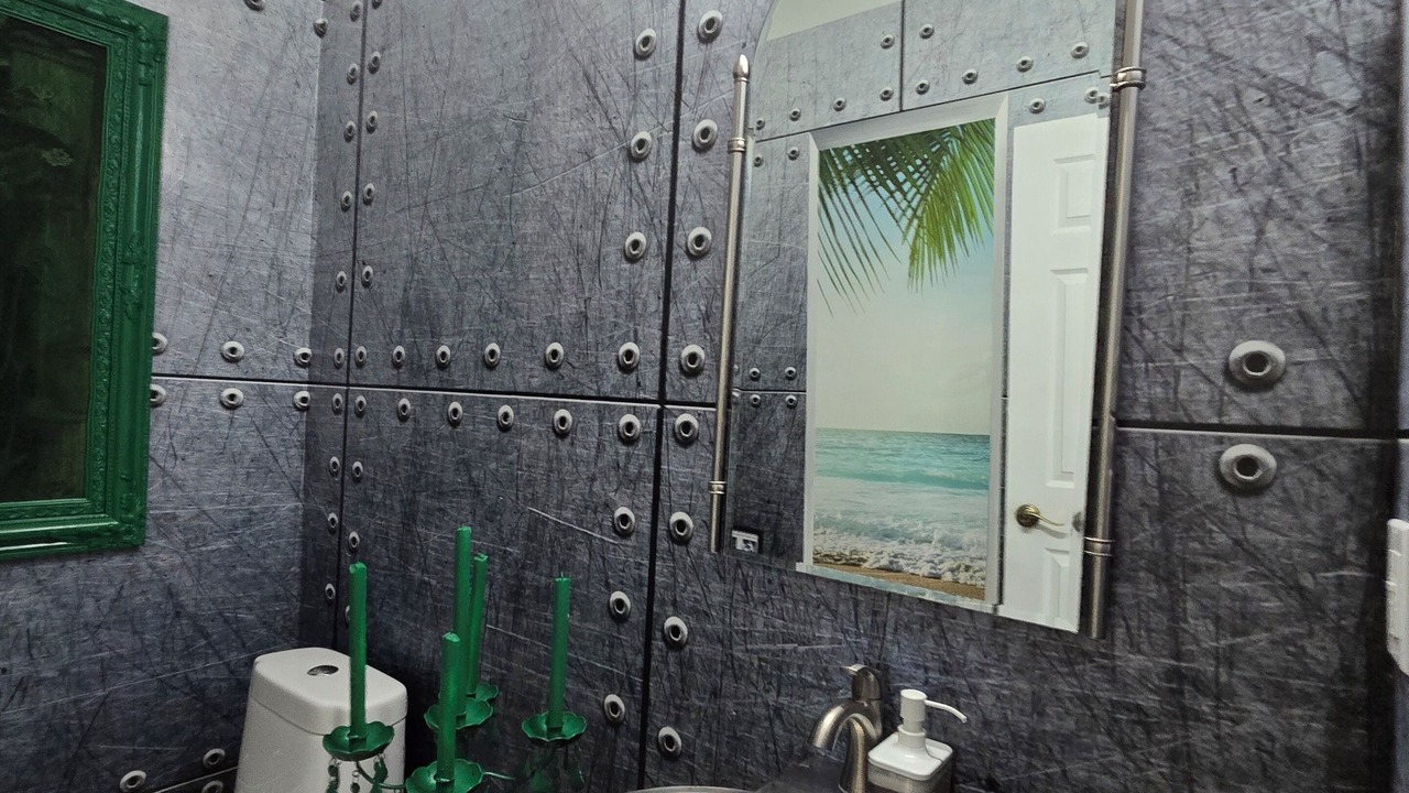 Photo of Bathroom in Royal Poinciana