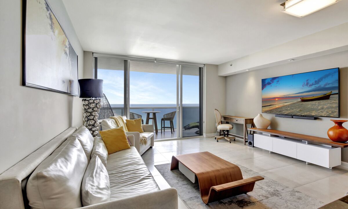 Photo of Livingroom in Hallandale Beach