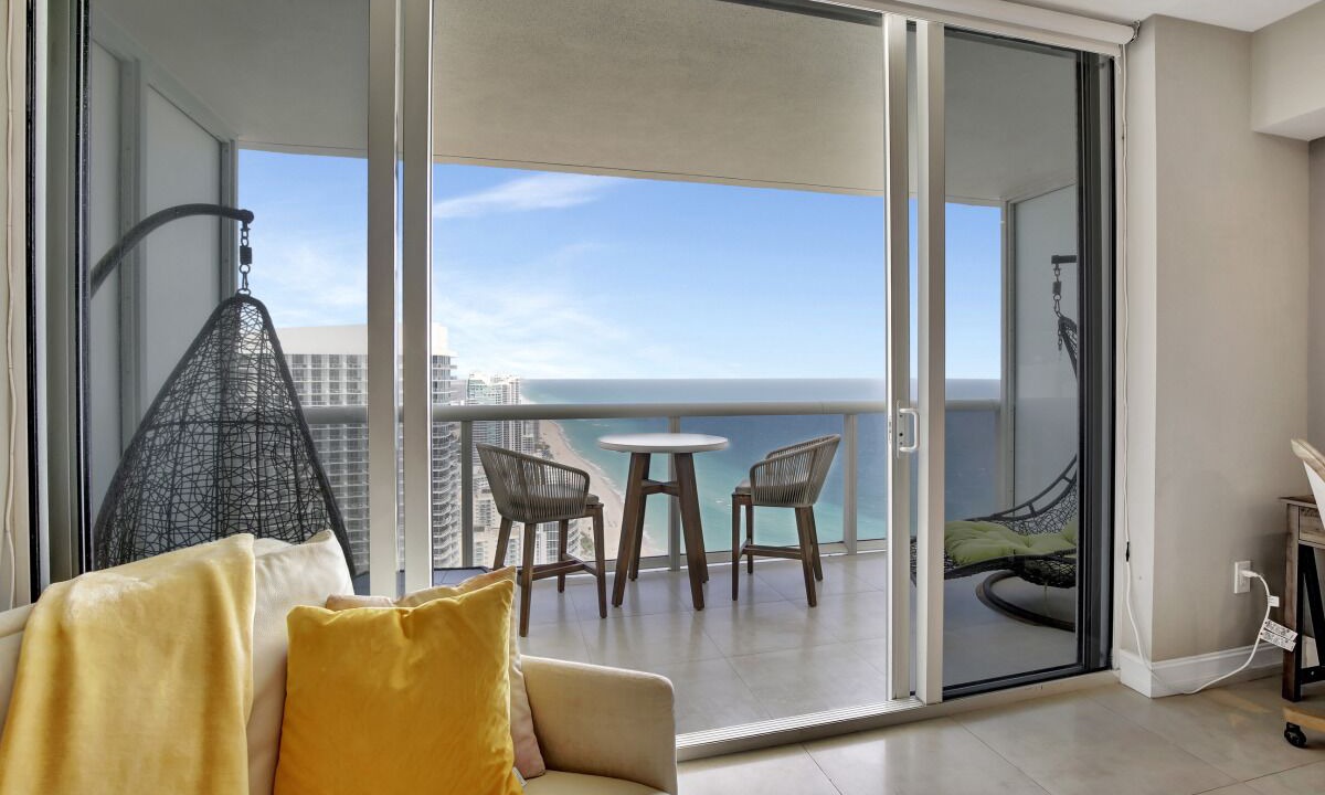 Photo of Livingroom in Hallandale Beach