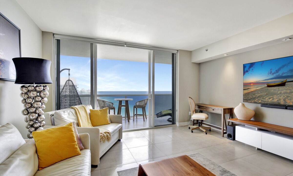 Photo of Livingroom in Hallandale Beach