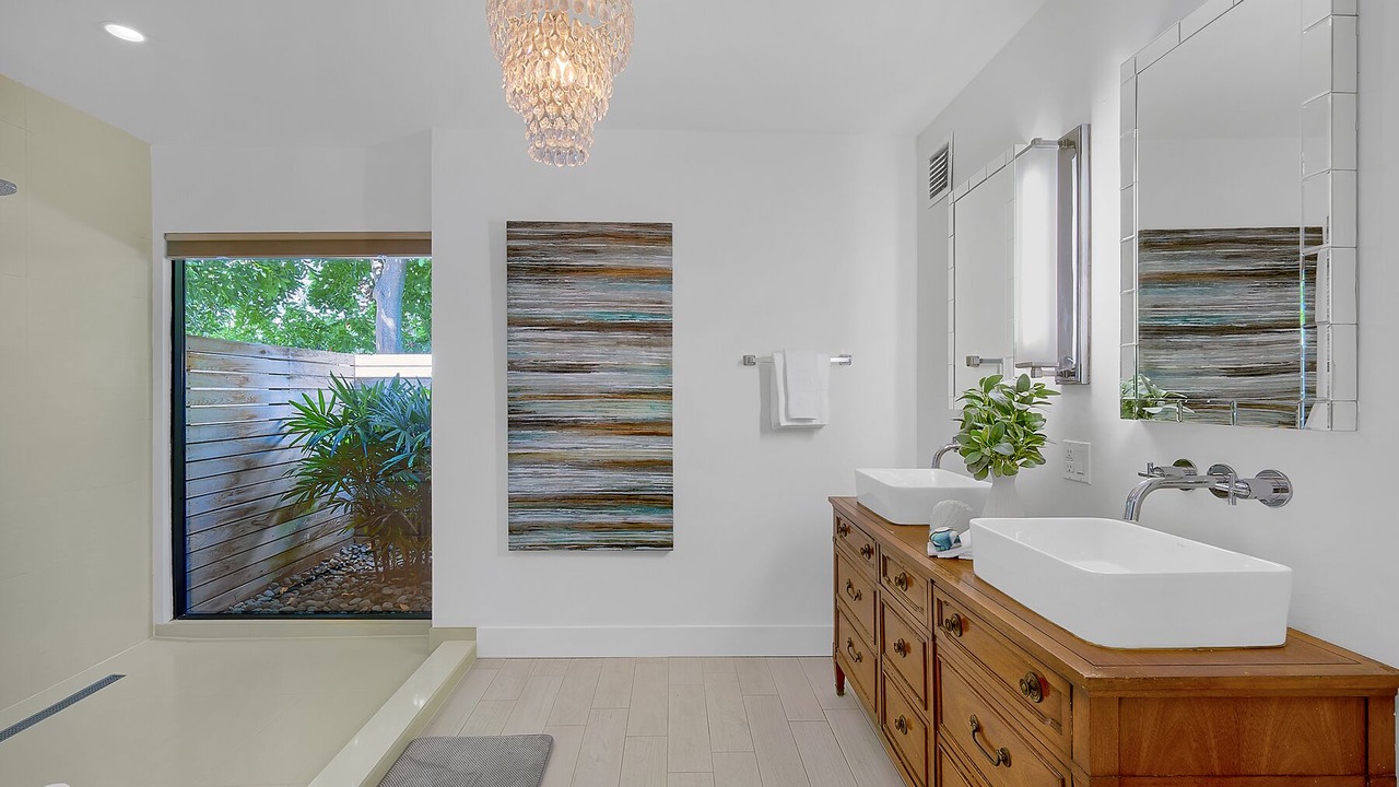 Photo of Bathroom in Poinsettia Heights