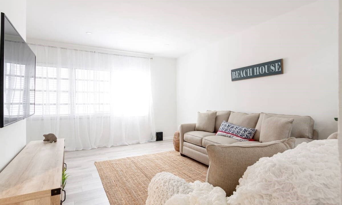 Photo of Livingroom in Santa Barbara Estates