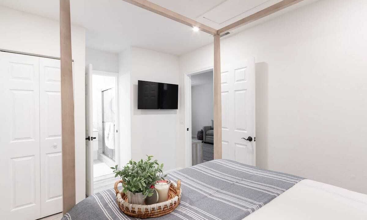 Photo of Bedroom in Santa Barbara Estates