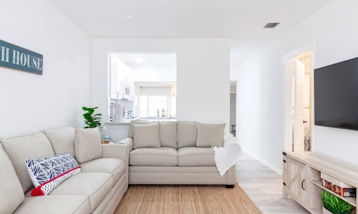 Photo of Livingroom in Santa Barbara Estates