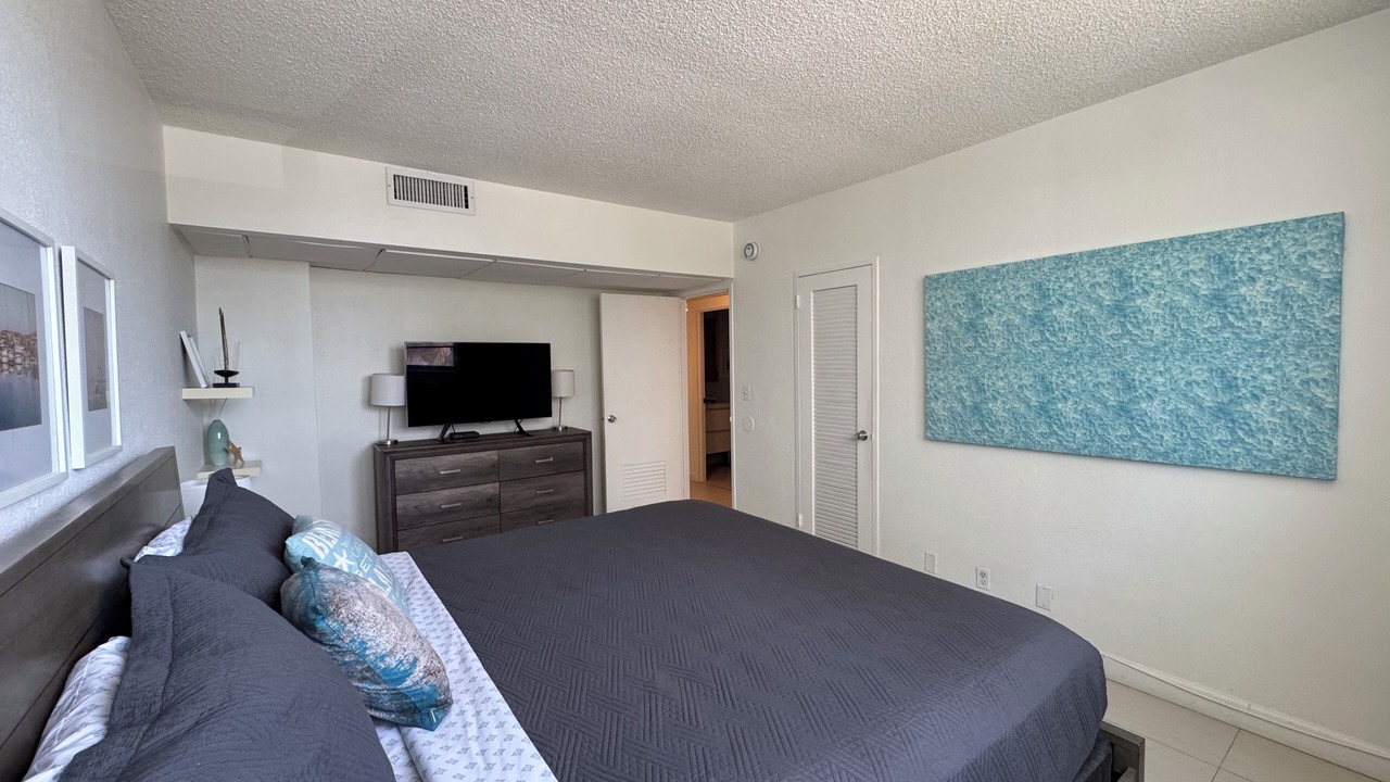 Photo of Bedroom in Hollywood South Central Beach