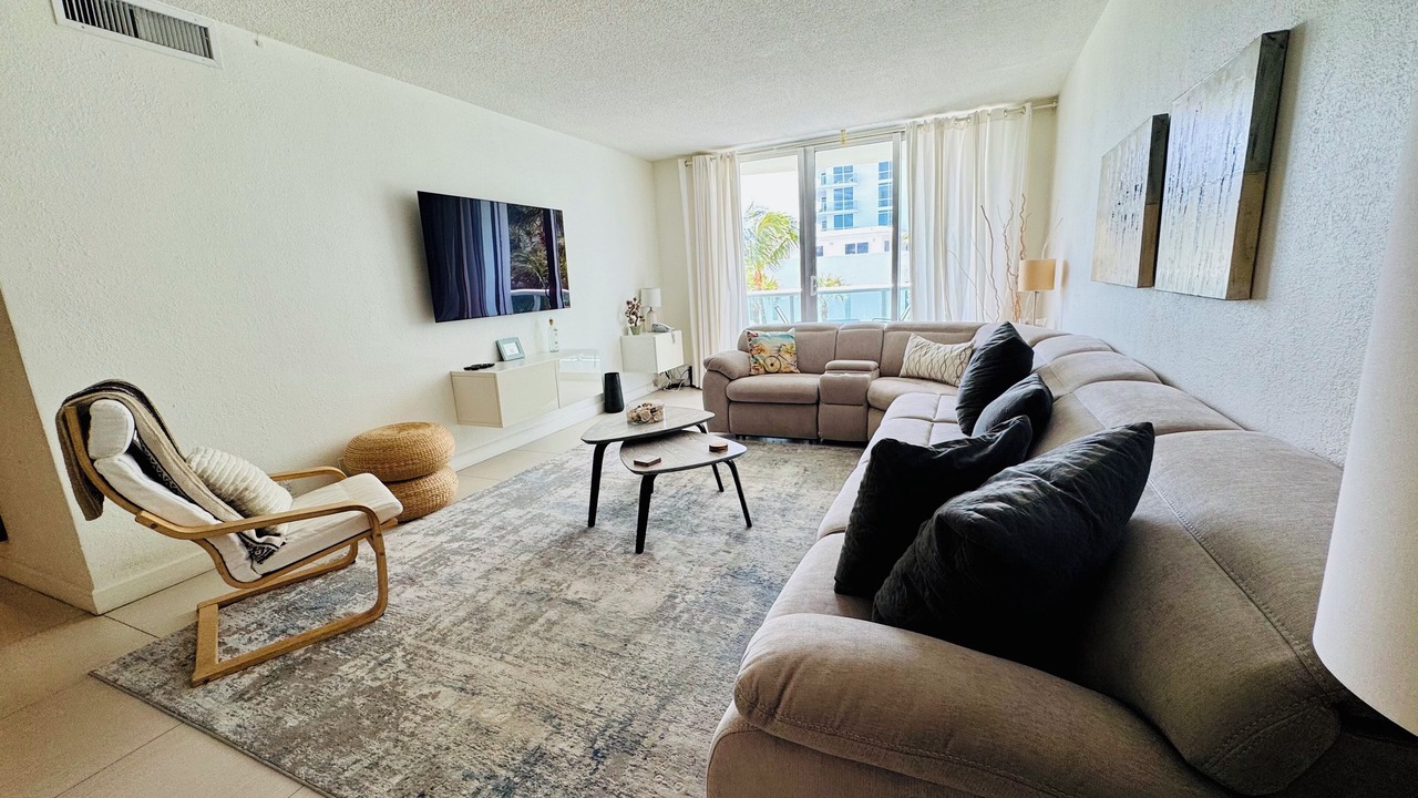 Photo of Livingroom in Hollywood South Central Beach