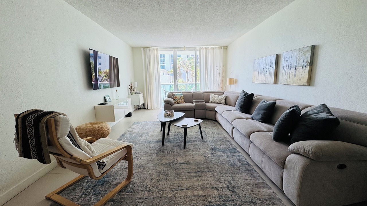 Photo of Livingroom in Hollywood South Central Beach