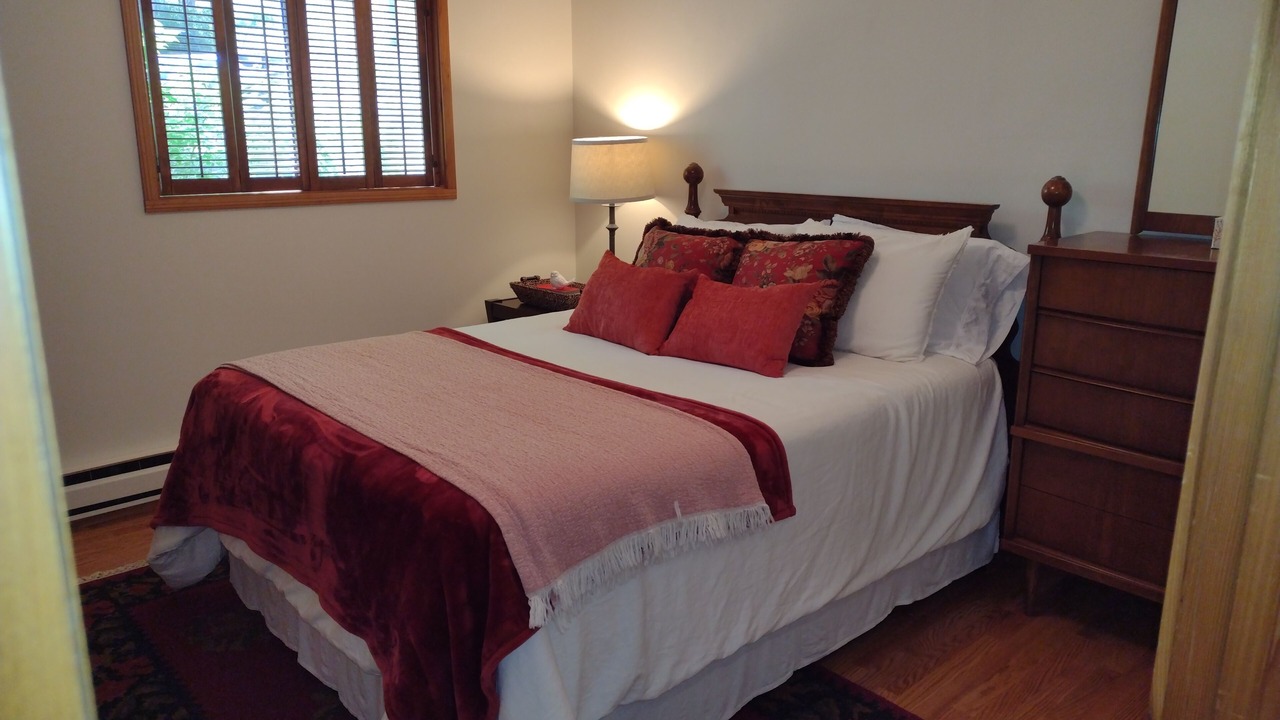 Photo of Bedroom in Lakeside