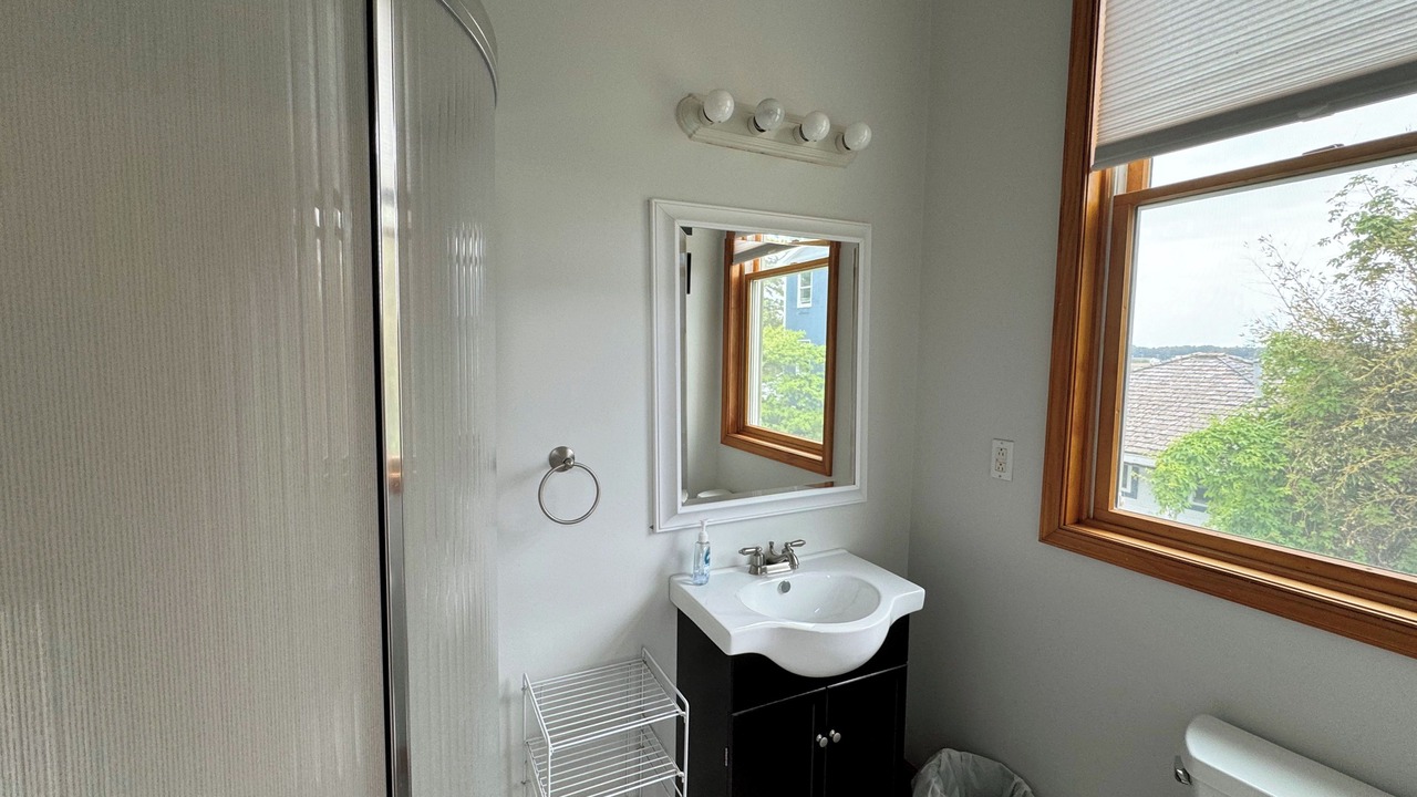 Photo of Bathroom in Deep Hole