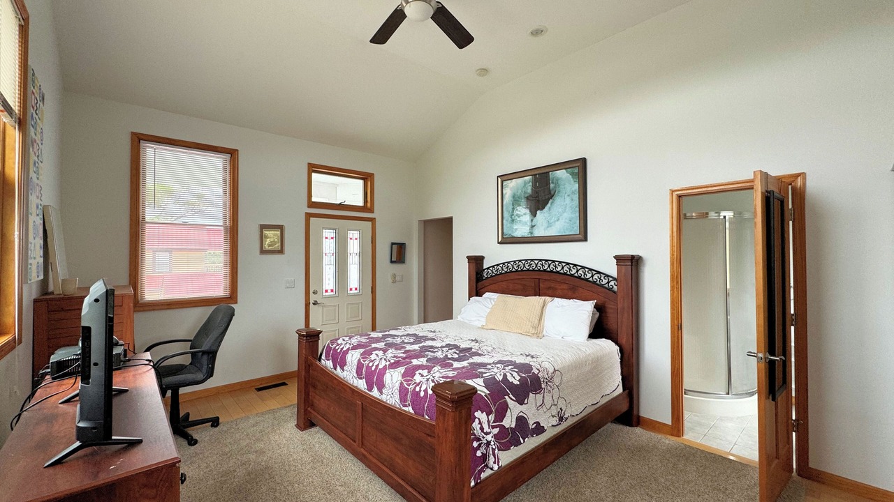 Photo of Bedroom in Deep Hole