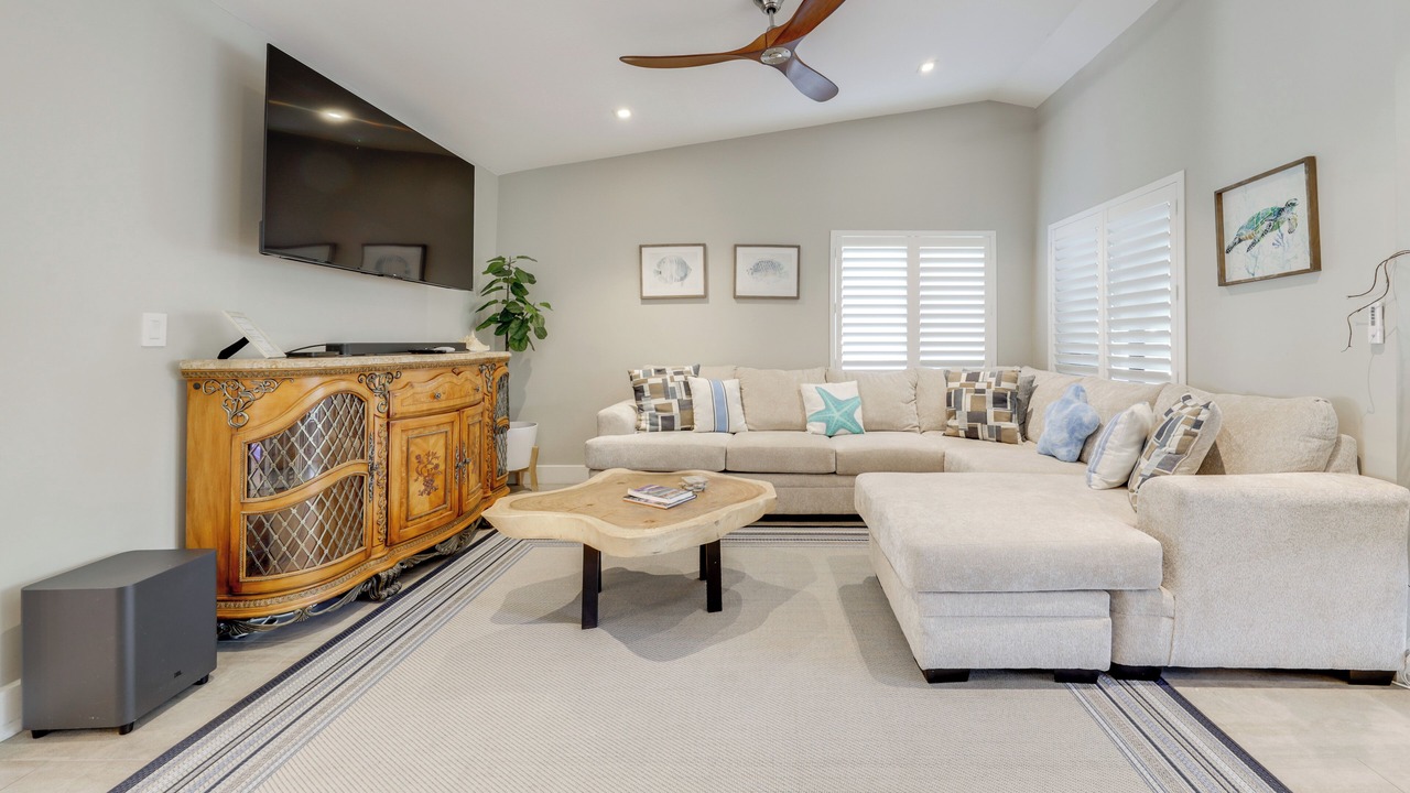 Photo of Livingroom in Santa Barbara Estates