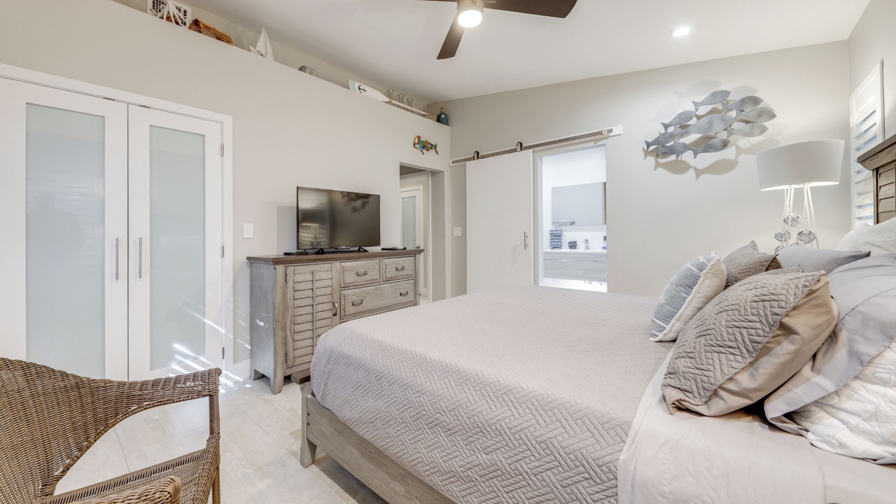 Photo of Bedroom in Santa Barbara Estates