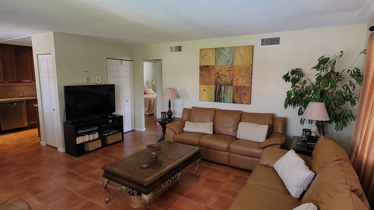 Photo of Livingroom in Harbor Village