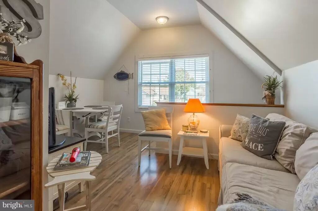 Photo of Livingroom in Cedar Neck