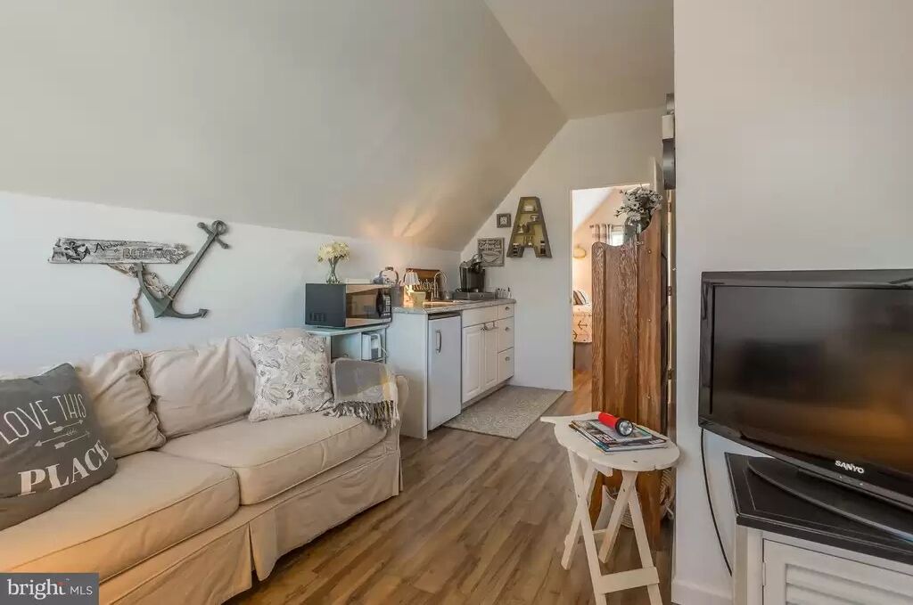 Photo of Livingroom in Cedar Neck