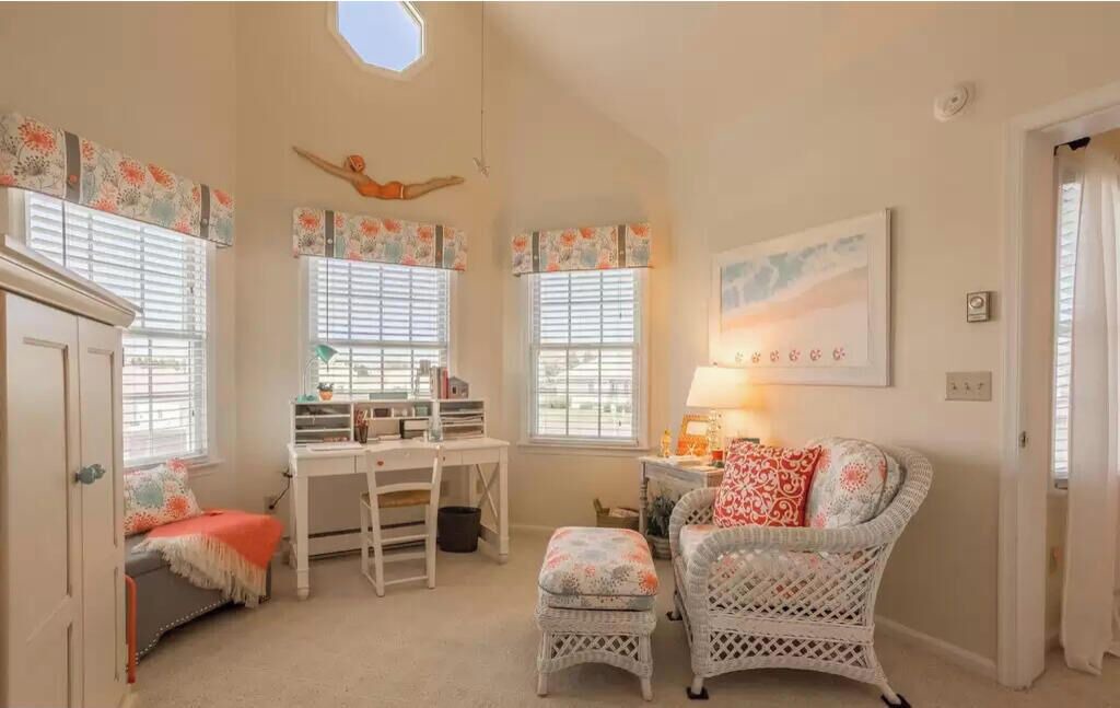 Photo of Livingroom in Cedar Neck