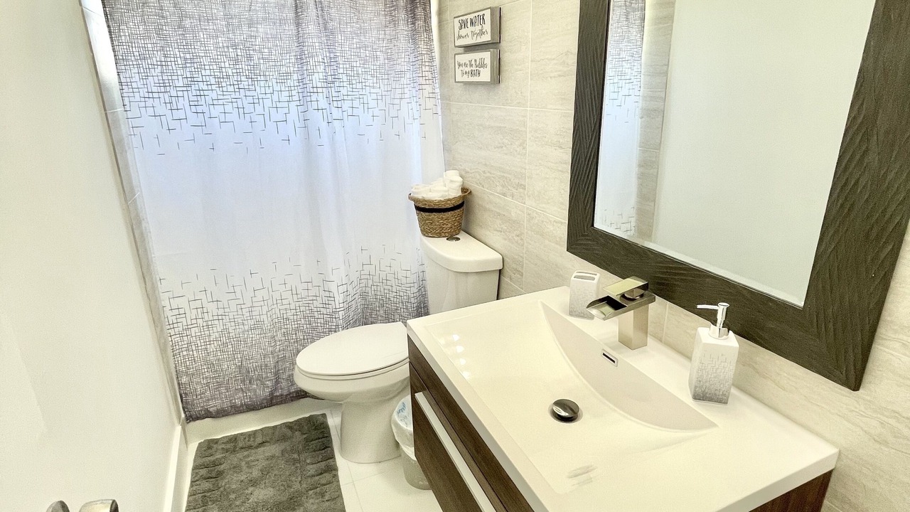 Photo of Bathroom in Biscayne Park