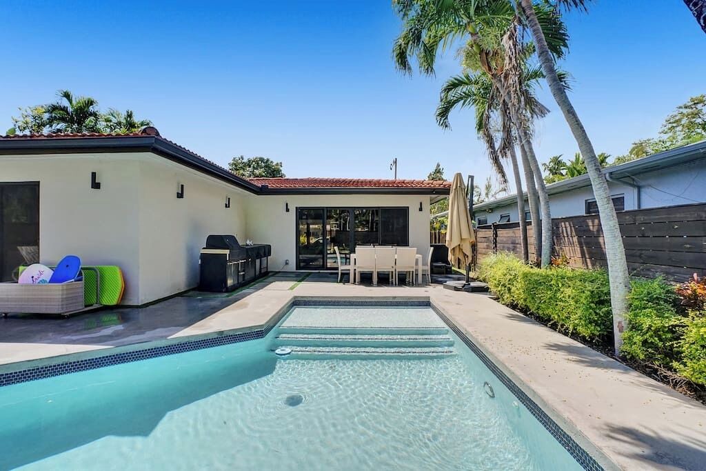 Photo of Outdoor in Hollywood Lakes