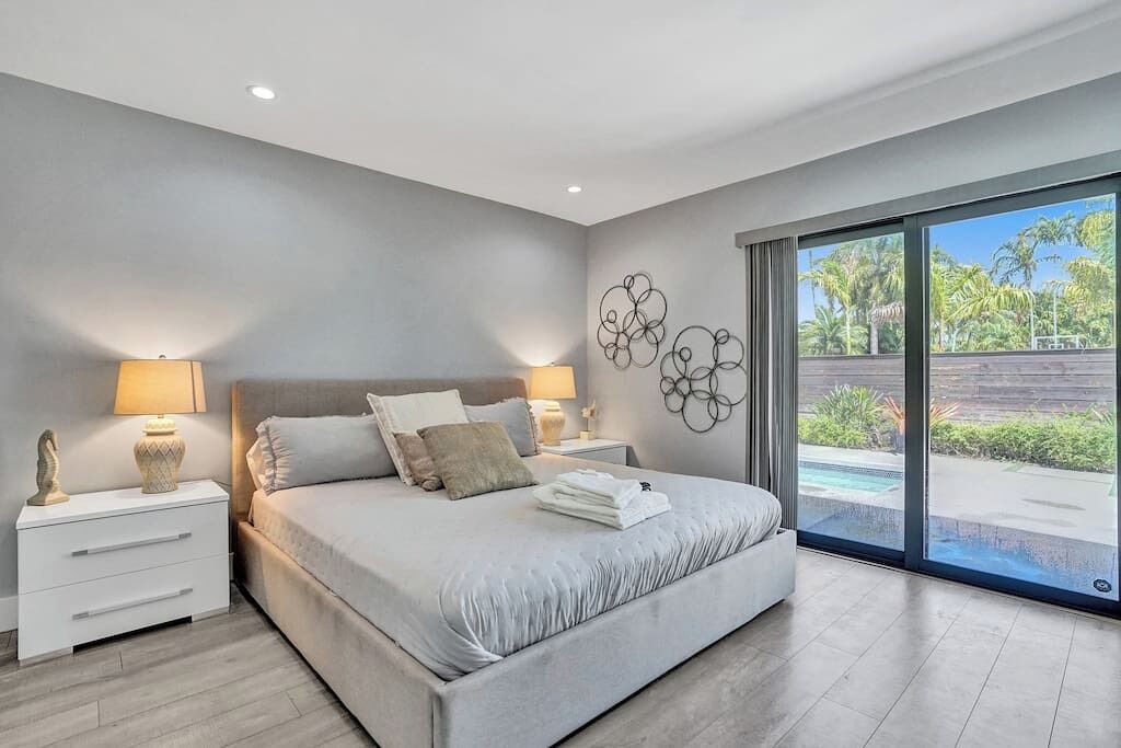 Photo of Bedroom in Hollywood Lakes